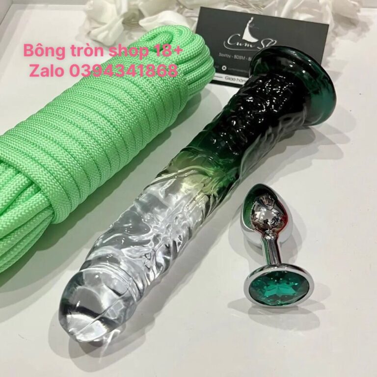 Dương vật giả trong suốt Ombre được làm từ chất liệu Silicon tốt không mùi, không độc hại.